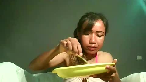 Snapshot of luvu4everxxx chatting on April 22, 2026, 3:53 am Bee Bee online show from April 22, 2026, 3:53 am