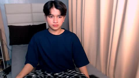 queen lux online show from March 8, 2025, 8:57 pm