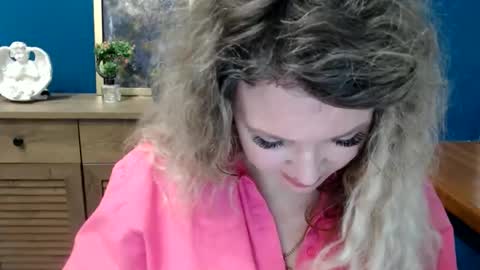Snapshot of luxdonna chatting on May 26, 2026, 6:31 am Donna online show from May 26, 2026, 6:31 am