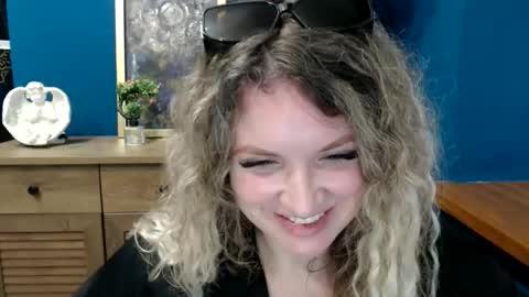 Snapshot of luxdonna chatting on May 27, 2026, 7:05 am Donna online show from May 27, 2026, 7:05 am