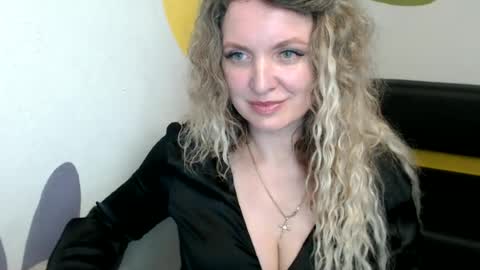 Snapshot of luxdonna chatting on June 12, 2026, 6:56 am Donna online show from June 12, 2026, 6:56 am