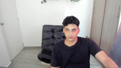 Snapshot of luxrx chatting on May 12, 2026, 5:54 pm luxrx online show from May 12, 2026, 5:54 pm