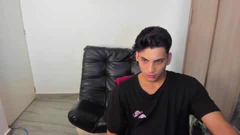 Snapshot of luxrx chatting on June 15, 2026, 7:05 pm luxrx online show from June 15, 2026, 7:05 pm