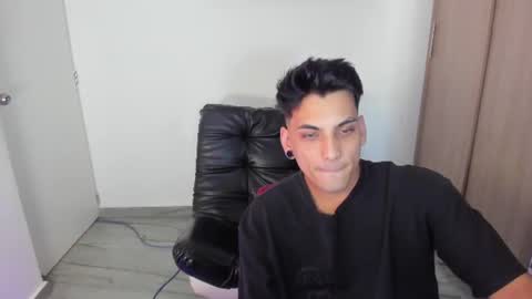 Snapshot of luxrx chatting on June 17, 2026, 6:20 pm luxrx online show from June 17, 2026, 6:20 pm
