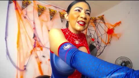 luzcastillo07 online show from October 30, 2025, 5:31 am