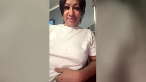 luzy3435 online show from February 15, 2026, 5:48 am