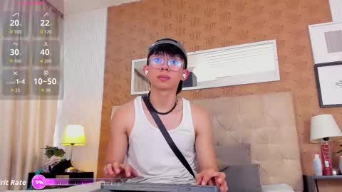 Lyan online show from December 22, 2025, 7:22 pm