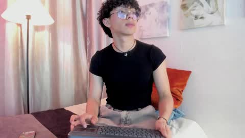 Lyan online show from May 9, 2026, 7:52 pm
