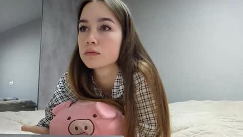 Snapshot of lydabitting chatting on December 21, 2025, 7:04 am Mia online show from December 21, 2025, 7:04 am