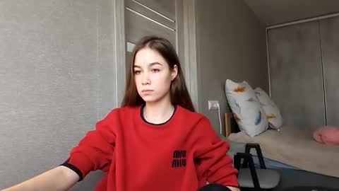 Snapshot of lydabitting chatting on January 6, 2026, 5:33 am Mia online show from January 6, 2026, 5:33 am