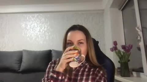 Snapshot of lyeeu25 chatting on March 3, 2025, 8:00 pm Tina online show from March 3, 2025, 8:00 pm