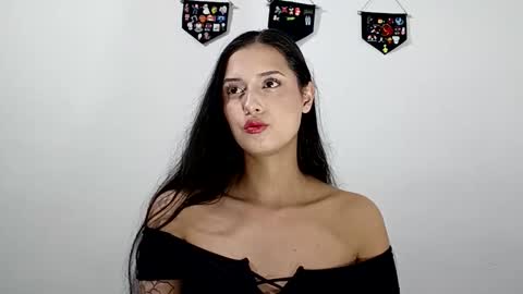 lyla online show from October 6, 2025, 3:48 am