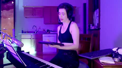 LylacDoll online show from December 19, 2024, 1:18 am