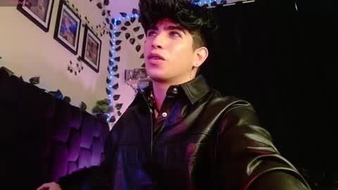 Lyle Bennett Freelance Model online show from March 6, 2025, 2:51 pm