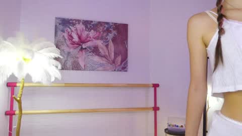 Snapshot of lyly_loveyou chatting on December 10, 2024, 5:39 am Lyly   online show from December 10, 2024, 5:39 am