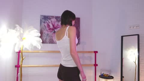 Snapshot of lyly_loveyou chatting on January 7, 2025, 5:43 am Lyly   online show from January 7, 2025, 5:43 am
