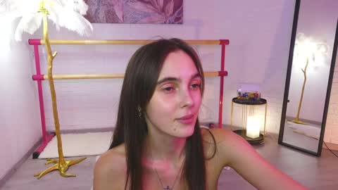 Snapshot of lyly_loveyou chatting on January 19, 2025, 1:01 pm Lyly   online show from January 19, 2025, 1:01 pm