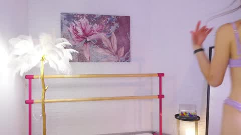 Snapshot of lyly_loveyou chatting on January 24, 2025, 9:49 am Lyly   online show from January 24, 2025, 9:49 am