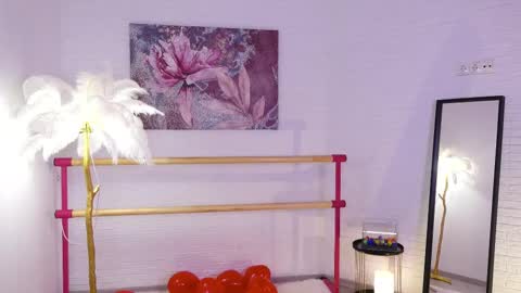 Snapshot of lyly_loveyou chatting on February 9, 2025, 5:40 am Lyly   online show from February 9, 2025, 5:40 am