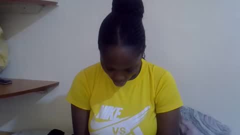 lyn_anna online show from February 14, 2026, 9:06 am