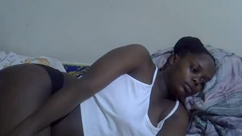 lyn_anna online show from April 18, 2026, 10:32 pm