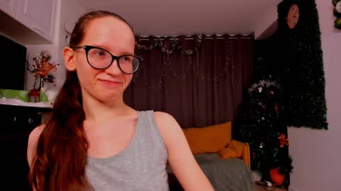 Snapshot of lynettebails chatting on January 13, 2025, 1:45 am Sara online show from January 13, 2025, 1:45 am