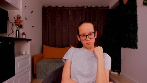 Snapshot of lynettebails chatting on January 17, 2025, 1:15 am Sara online show from January 17, 2025, 1:15 am