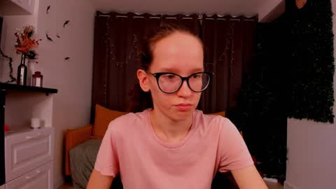 Snapshot of lynettebails chatting on January 19, 2025, 2:04 am Sara online show from January 19, 2025, 2:04 am