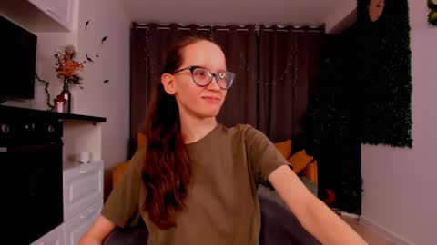 Snapshot of lynettebails chatting on January 20, 2025, 1:18 am Sara online show from January 20, 2025, 1:18 am