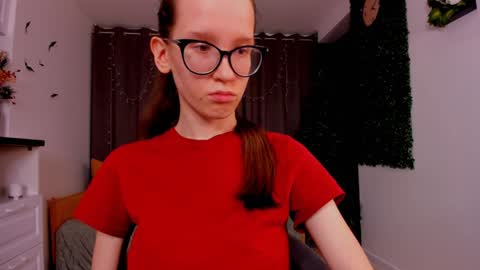 Snapshot of lynettebails chatting on January 21, 2025, 2:00 am Sara online show from January 21, 2025, 2:00 am