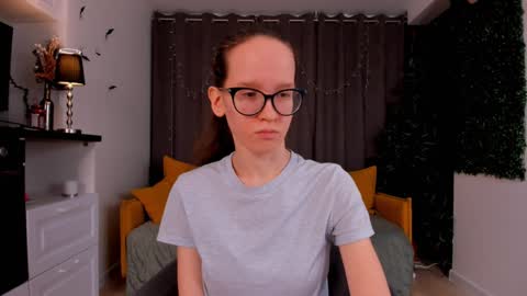 Snapshot of lynettebails chatting on January 21, 2025, 7:28 pm Sara online show from January 21, 2025, 7:28 pm