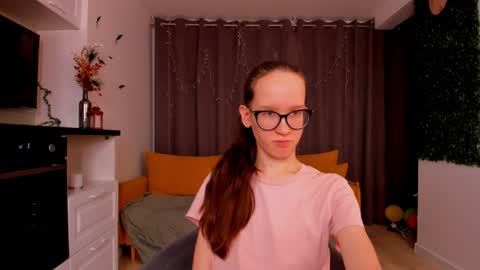 Snapshot of lynettebails chatting on January 27, 2025, 7:24 pm Sara online show from January 27, 2025, 7:24 pm