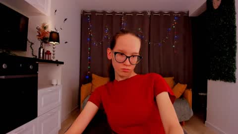 Snapshot of lynettebails chatting on February 2, 2025, 11:00 pm Sara online show from February 2, 2025, 11:00 pm