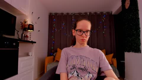 Snapshot of lynettebails chatting on February 3, 2025, 7:42 pm Sara online show from February 3, 2025, 7:42 pm