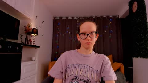 Snapshot of lynettebails chatting on February 3, 2025, 10:43 pm Sara online show from February 3, 2025, 10:43 pm