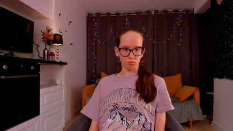 Snapshot of lynettebails chatting on February 4, 2025, 1:45 am Sara online show from February 4, 2025, 1:45 am