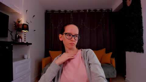 Snapshot of lynettebails chatting on February 9, 2025, 7:09 pm Sara online show from February 9, 2025, 7:09 pm