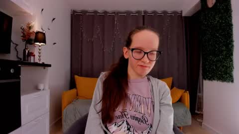 Snapshot of lynettebails chatting on February 12, 2025, 10:26 pm Sara online show from February 12, 2025, 10:26 pm