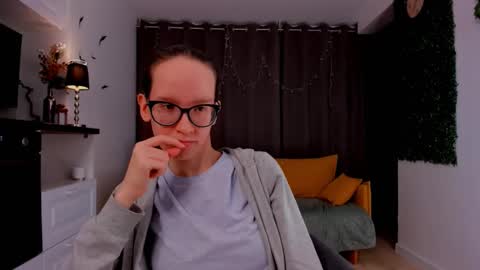 Snapshot of lynettebails chatting on February 13, 2025, 7:21 pm Sara online show from February 13, 2025, 7:21 pm