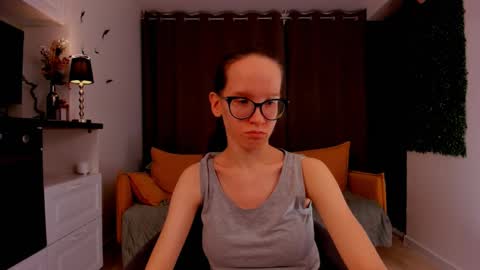 Snapshot of lynettebails chatting on February 17, 2025, 4:48 pm Sara online show from February 17, 2025, 4:48 pm
