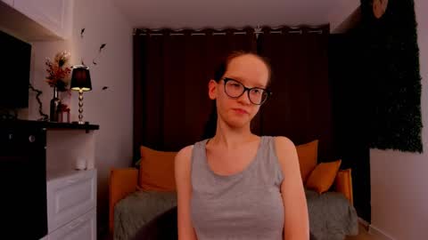 Snapshot of lynettebails chatting on February 17, 2025, 10:58 pm Sara online show from February 17, 2025, 10:58 pm