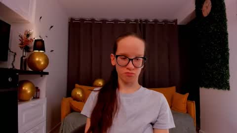 Snapshot of lynettebails chatting on February 24, 2025, 10:47 pm Sara online show from February 24, 2025, 10:47 pm