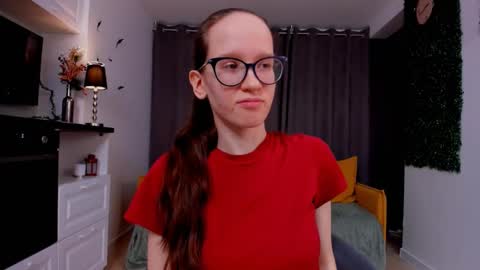 Snapshot of lynettebails chatting on February 26, 2025, 7:16 pm Sara online show from February 26, 2025, 7:16 pm