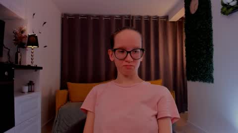 Snapshot of lynettebails chatting on March 1, 2025, 7:26 pm Sara online show from March 1, 2025, 7:26 pm