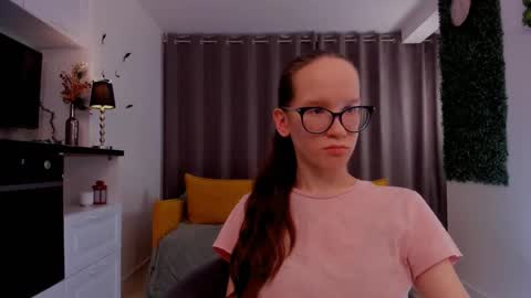 Snapshot of lynettebails chatting on March 1, 2025, 10:31 pm Sara online show from March 1, 2025, 10:31 pm