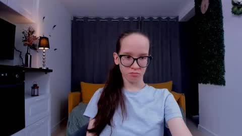 Snapshot of lynettebails chatting on March 3, 2025, 4:24 pm Sara online show from March 3, 2025, 4:24 pm