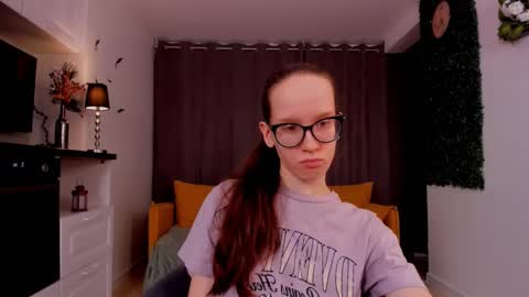 Snapshot of lynettebails chatting on March 4, 2025, 4:20 pm Sara online show from March 4, 2025, 4:20 pm