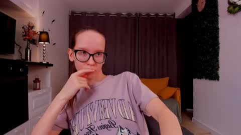 Snapshot of lynettebails chatting on March 4, 2025, 7:22 pm Sara online show from March 4, 2025, 7:22 pm