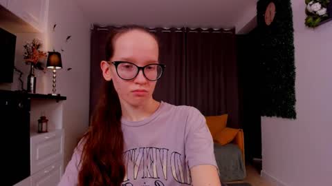 Snapshot of lynettebails chatting on March 4, 2025, 10:27 pm Sara online show from March 4, 2025, 10:27 pm