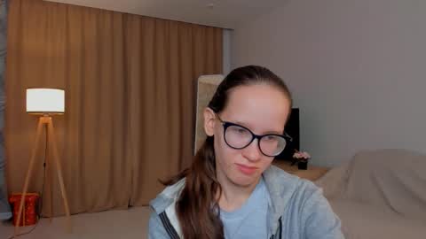 Snapshot of lynettebails chatting on September 10, 2025, 4:07 pm Sara online show from September 10, 2025, 4:07 pm